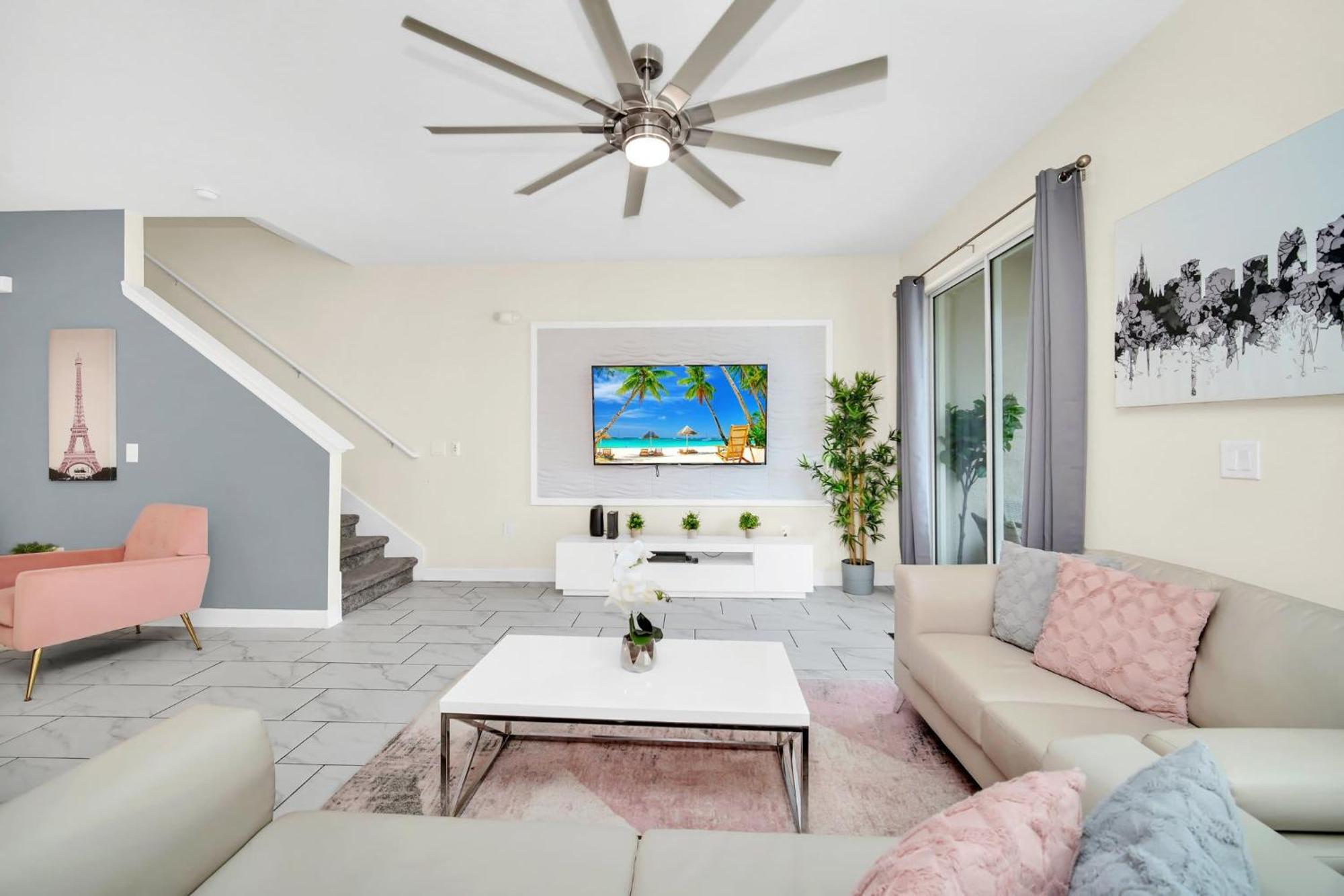 Holiday home Luxury 18 Minutes Away From Disney!